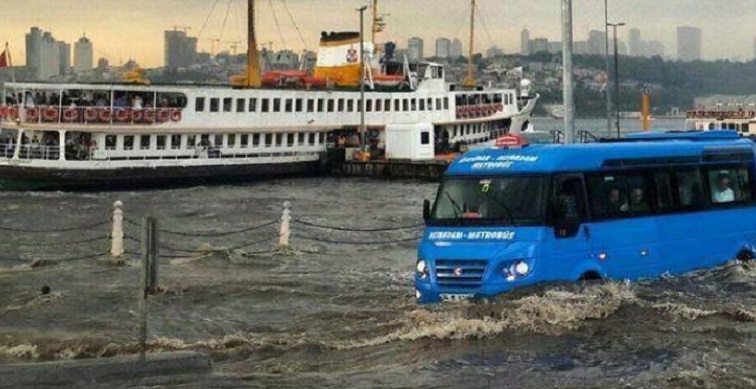 Topbaş’tan sel savunması: “Başka ülkelerde de oluyor”