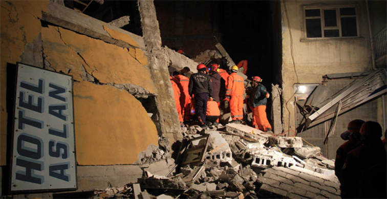 Van Depremi Davası’nda tek ceza otel sahiplerine